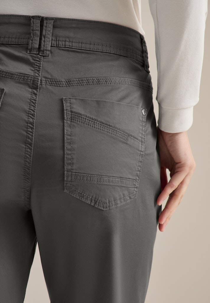 Mid Waist Slim Leg Hose im Casual Fit