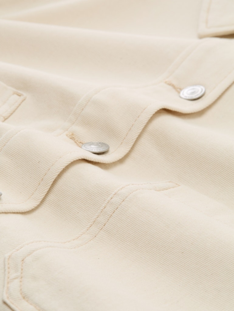 Jeansjacke mit aufgesetzten Taschen