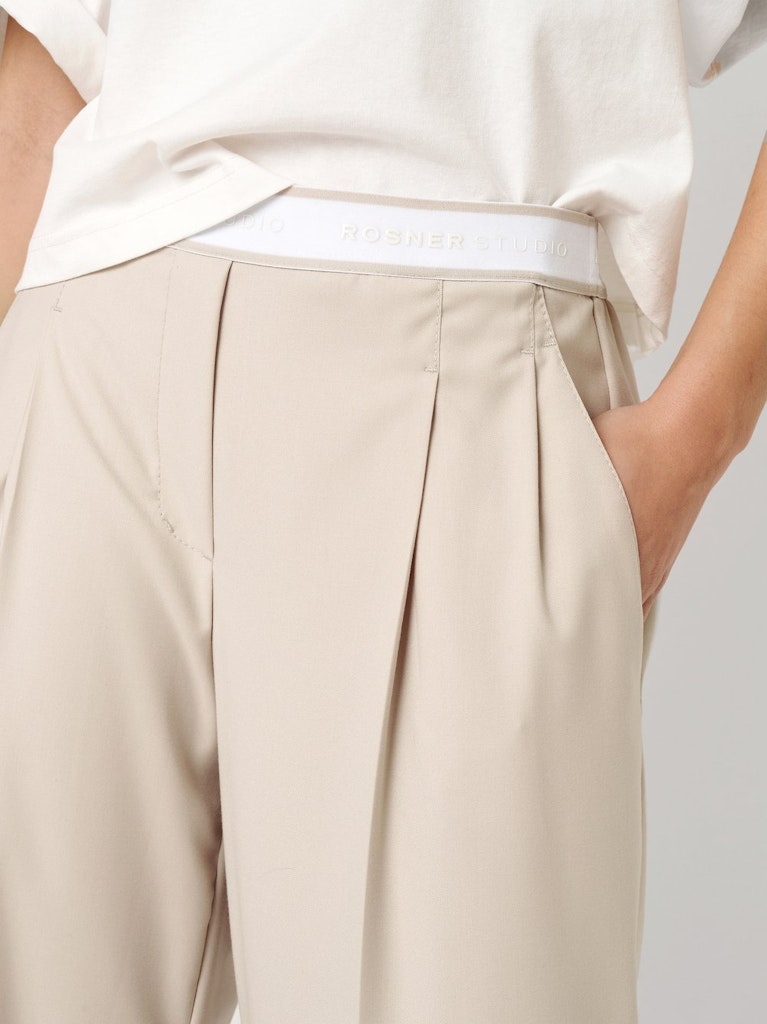 Mara Wide Pleat Easy