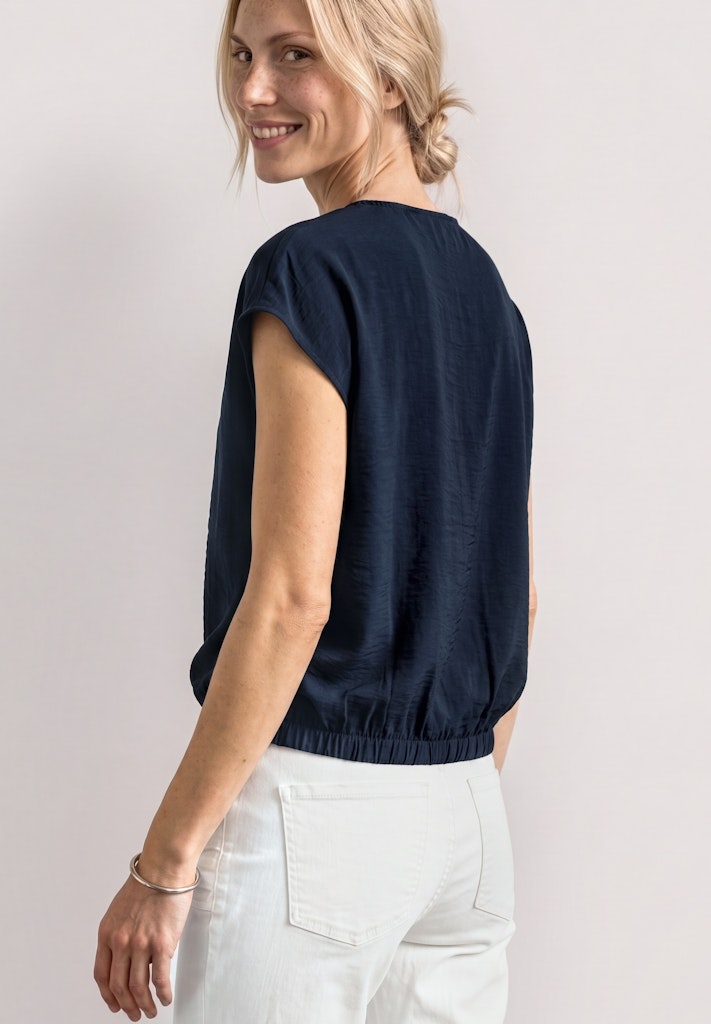 Blusenshirt mit Rundhals und Schnallendetail