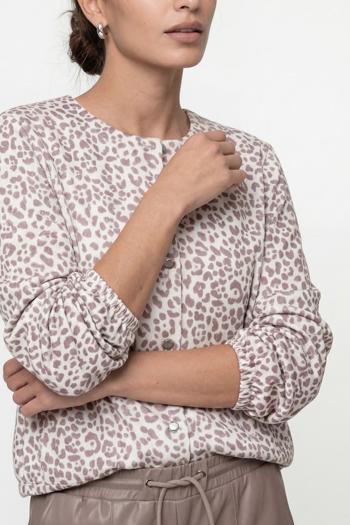 Strickjacke mit Leomuster