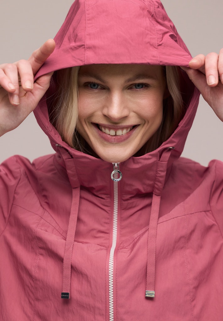 Jacke mit Kapuze und Zipper
