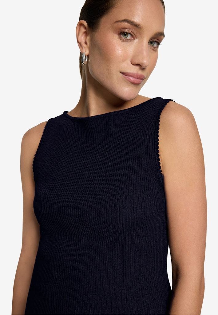 Stricktop mit U-Boot Ausschnitt