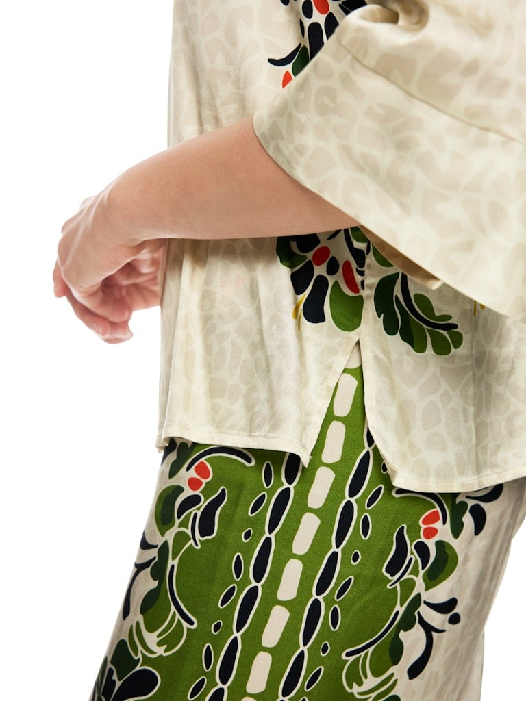 Bluse mit Leo-Hibiskus-Print
