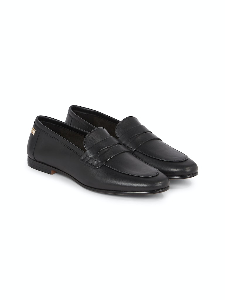 ESSENTIAL LEATHER LOAFER