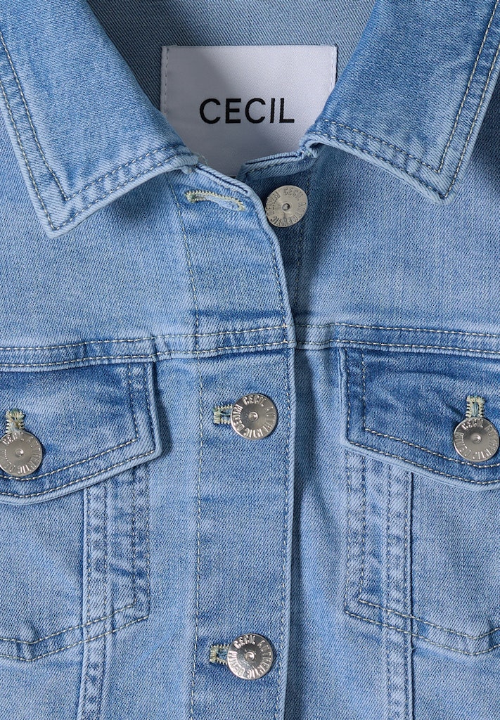 Jeansjacke mit Brusttaschen und Knöpfen