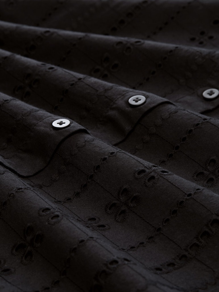 Bluse mit Lochstickerei