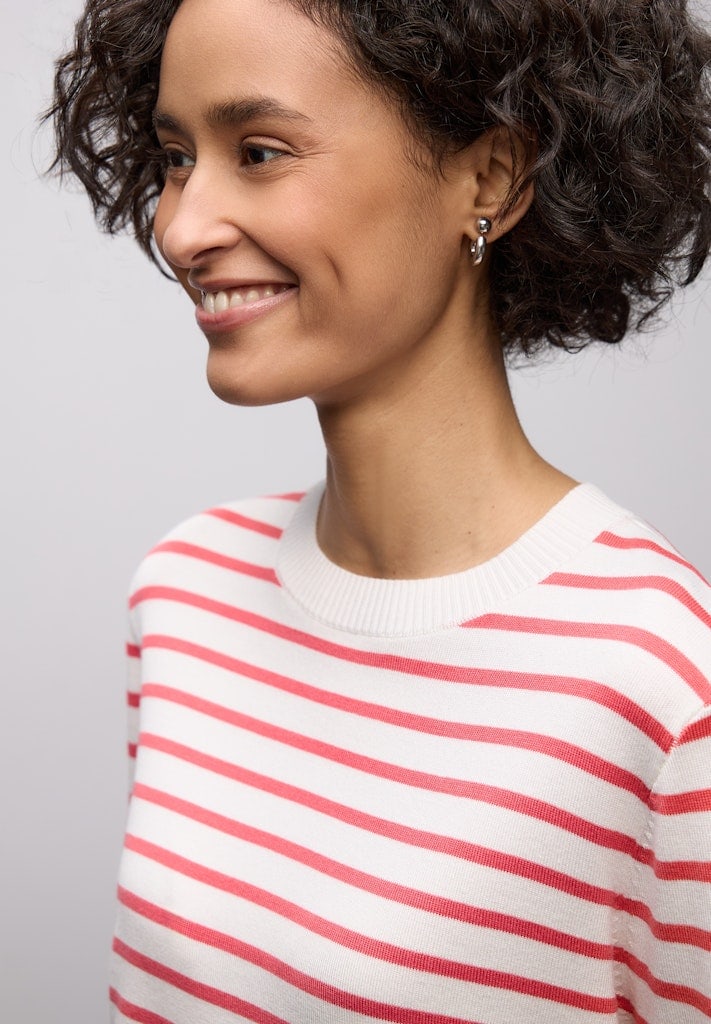 Gestreifter Pullover