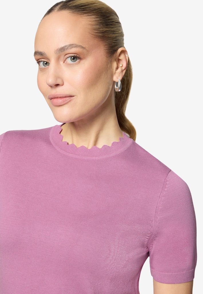 Kurzarmpullover mit Wellensaum