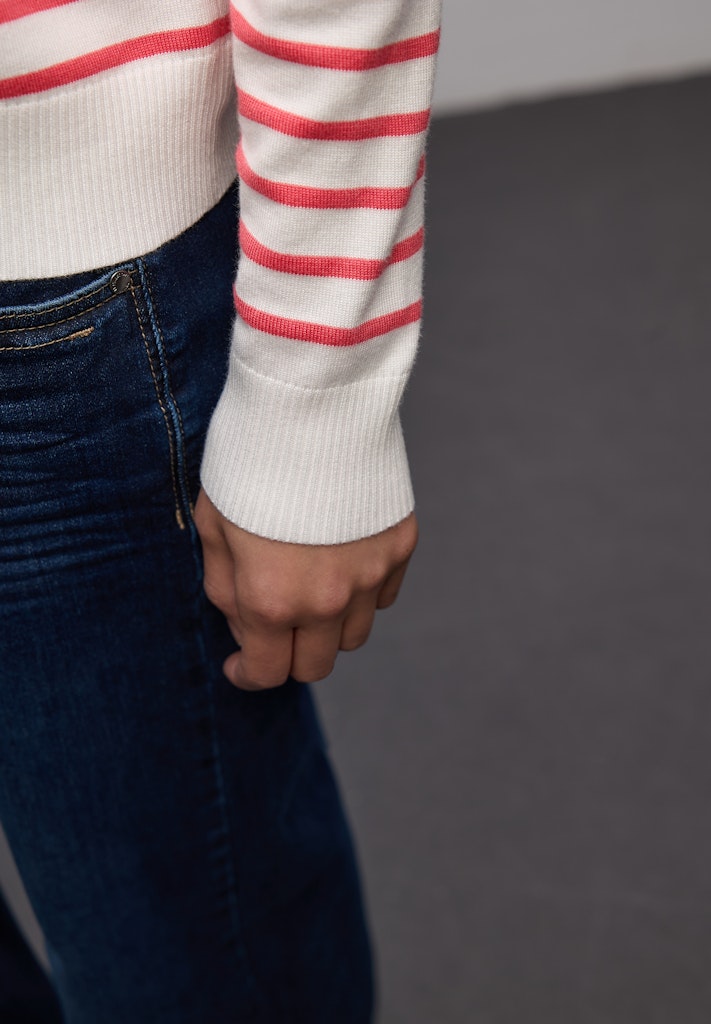 Gestreifter Pullover