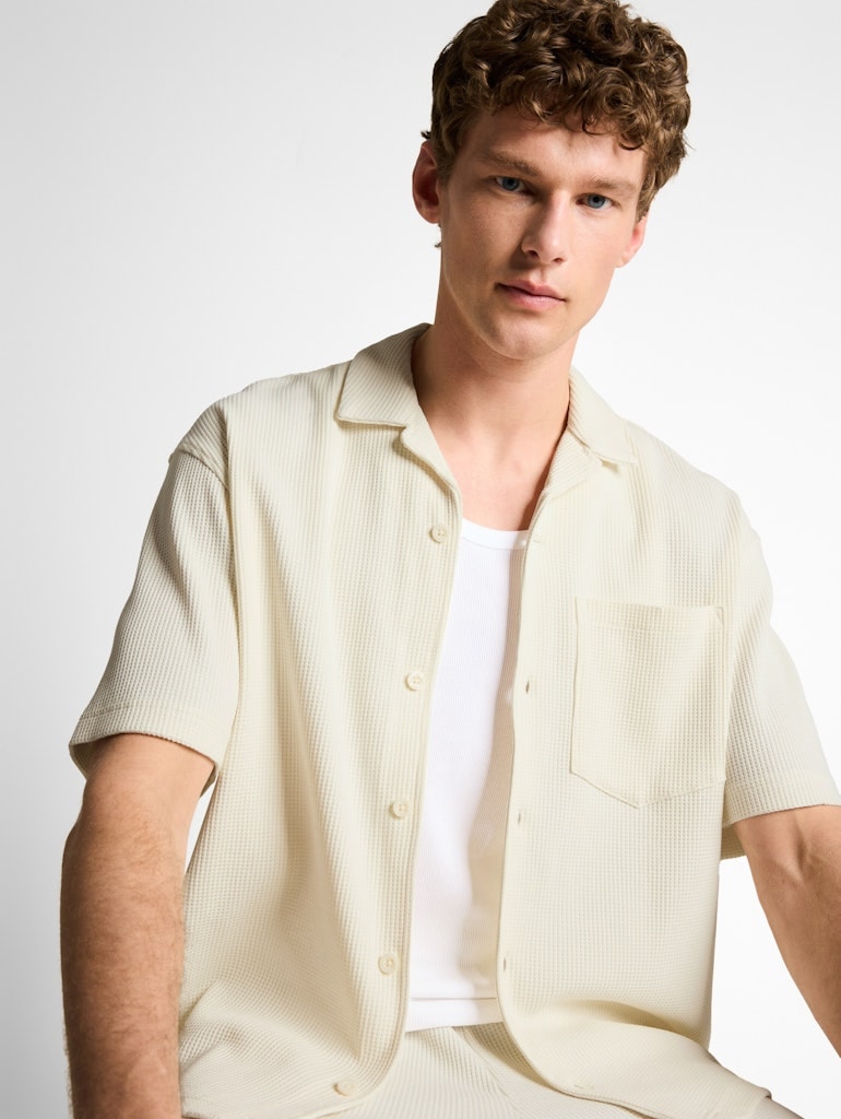 Relaxed Fit Resort Hemd mit Waffelstruktur