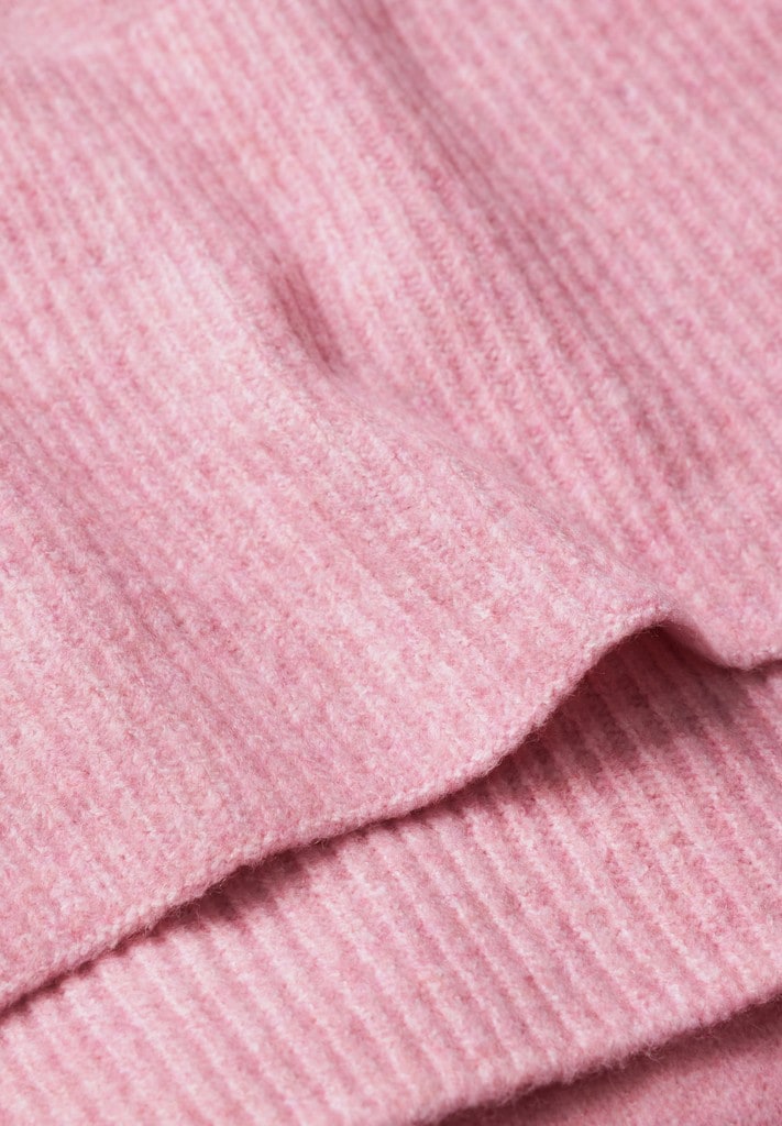 Langer Feinstrickschal in Unifarbe