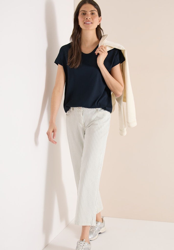 T-Shirt mit V-Neck und Spitzendetail