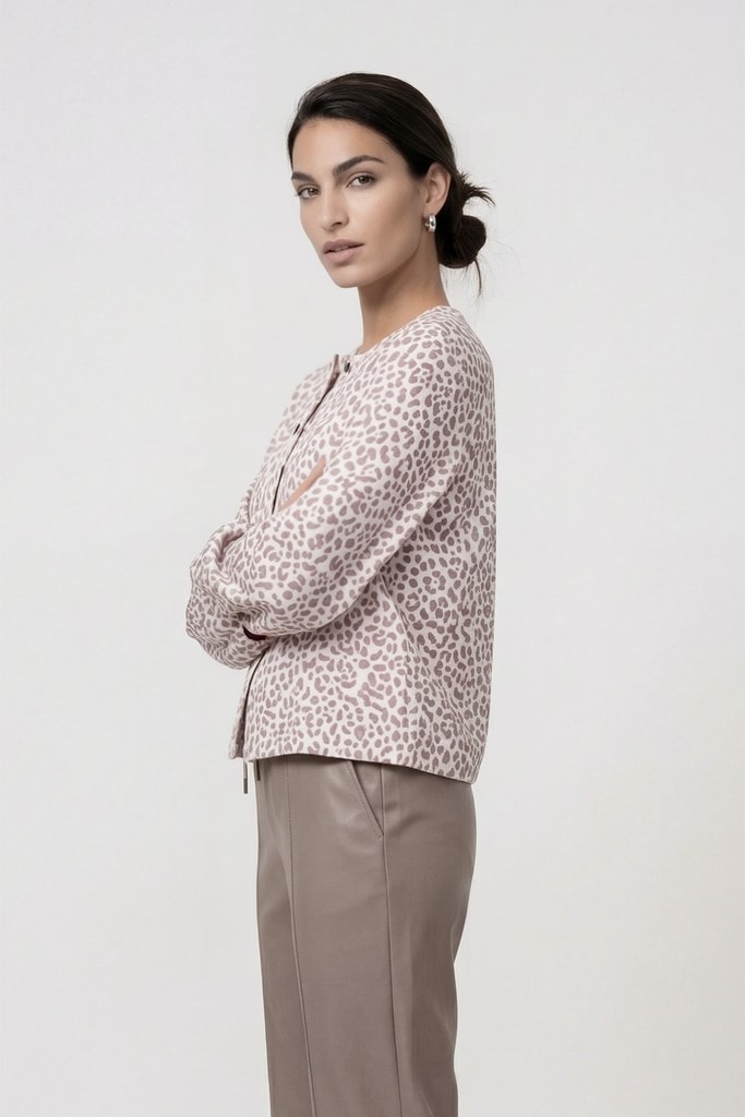 Strickjacke mit Leomuster