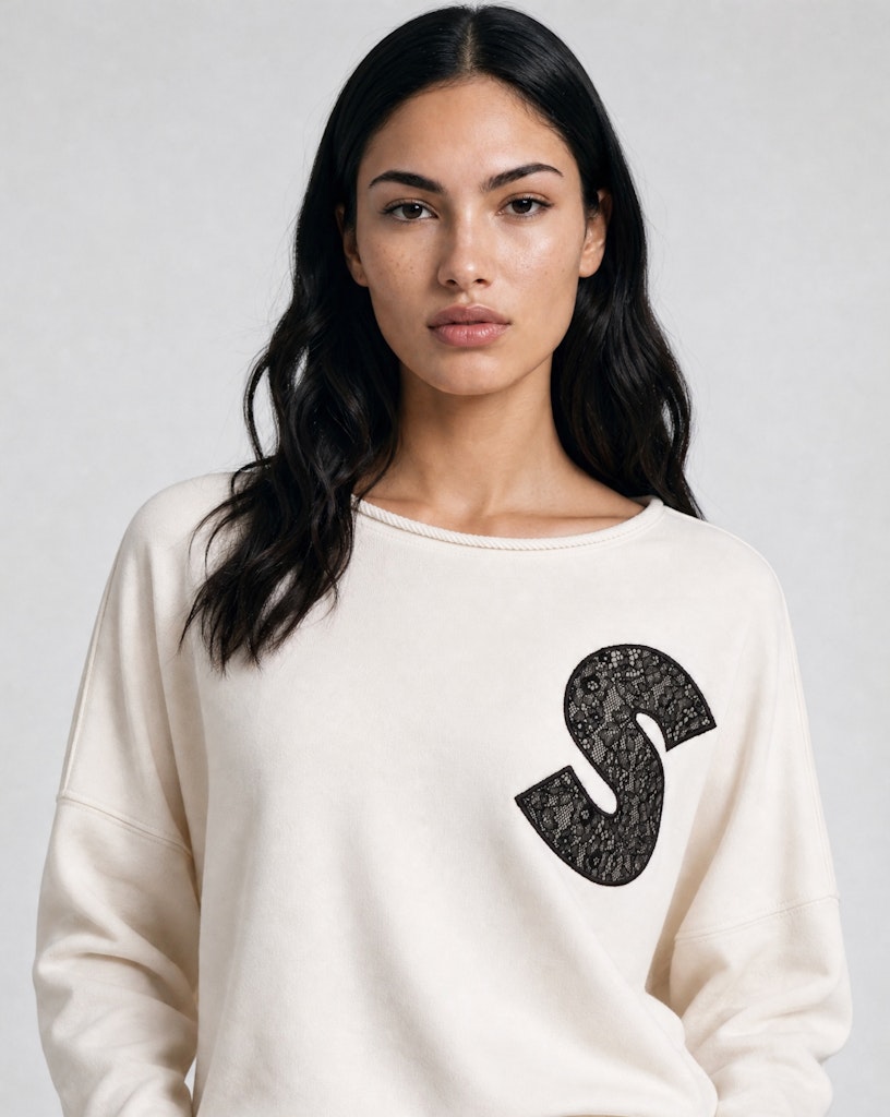 Oversize Sweatshirt Lace Wording