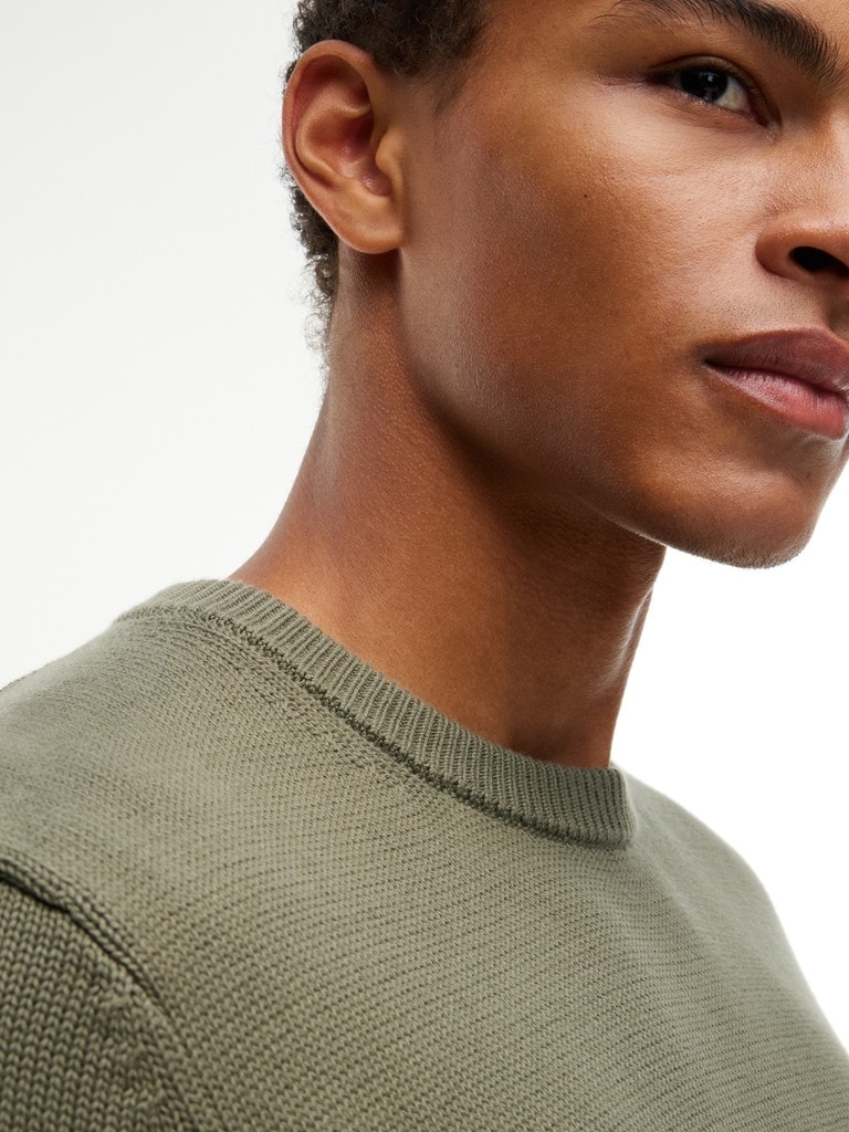 TJM SLIM ESS SWEATER EXT