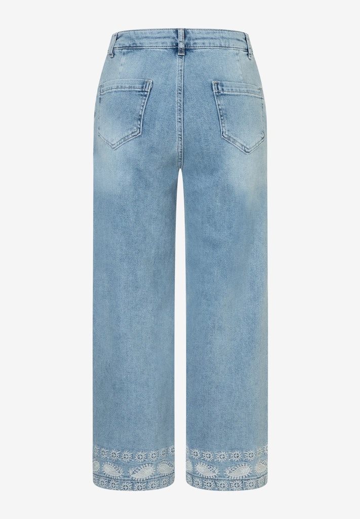 Jeans mit Stickerei am Saum