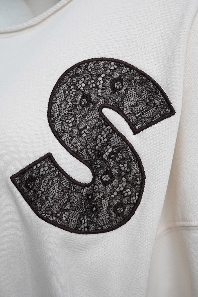 Oversize Sweatshirt Lace Wording