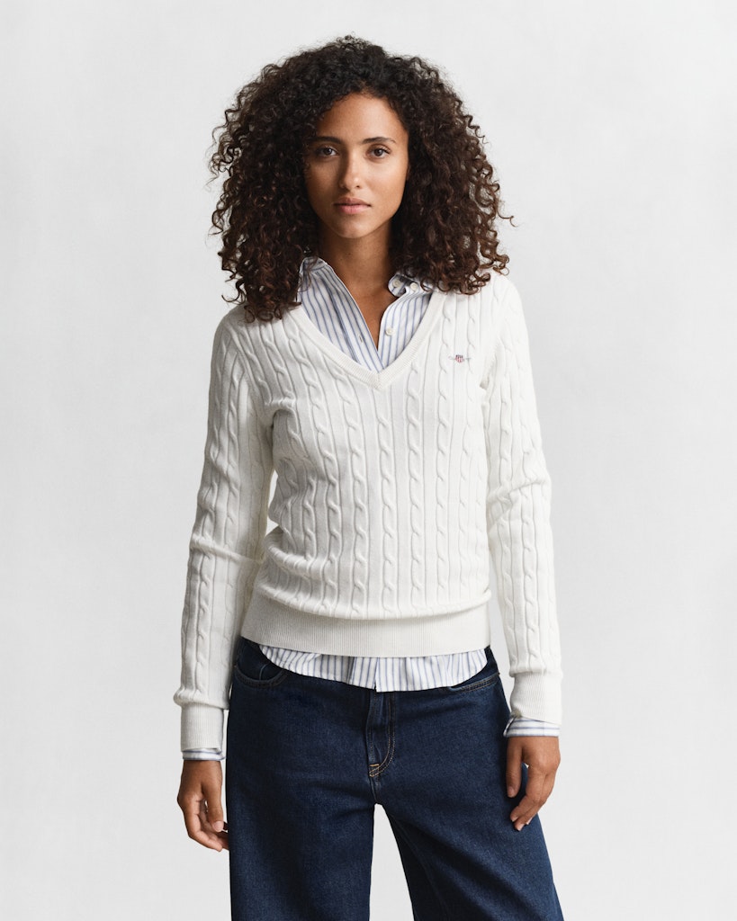 V-Neck Pullover mit Zopfmuster