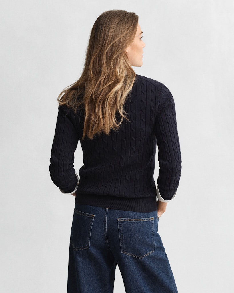 V-Neck Pullover mit Zopfmuster