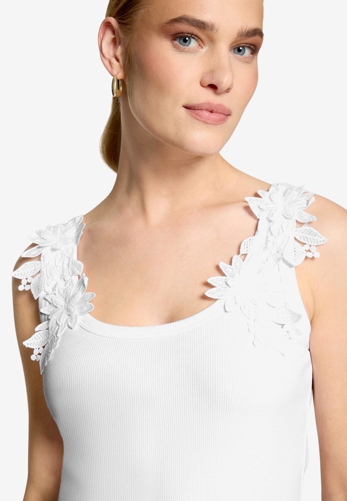 Top mit floraler Spitze