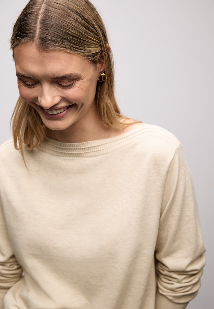 Basic U-Boot Pullover