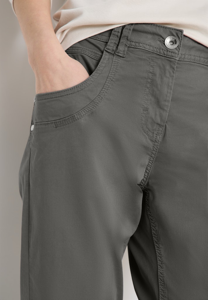 Mid Waist Slim Leg Hose im Casual Fit