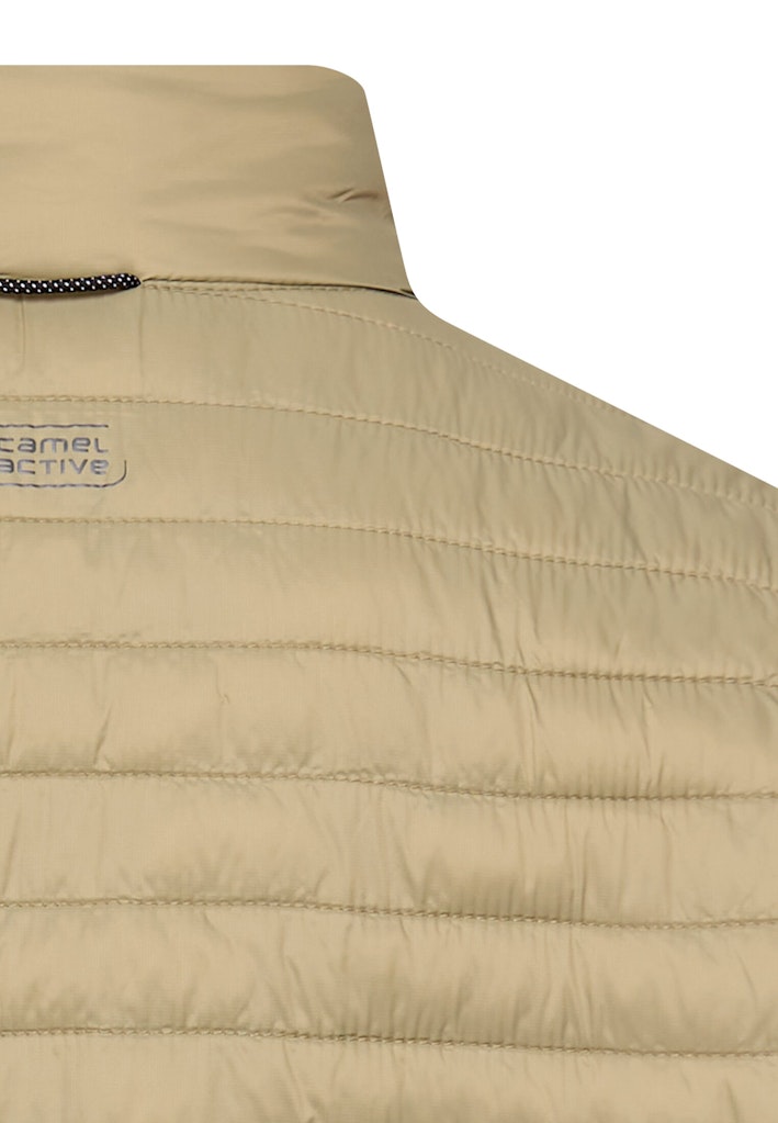 Stepppjacke mit wasserabweisender Funktion