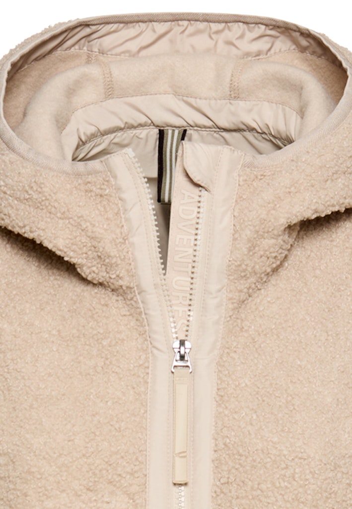 Teddyjacke mit wärmenden Taschenfutter
