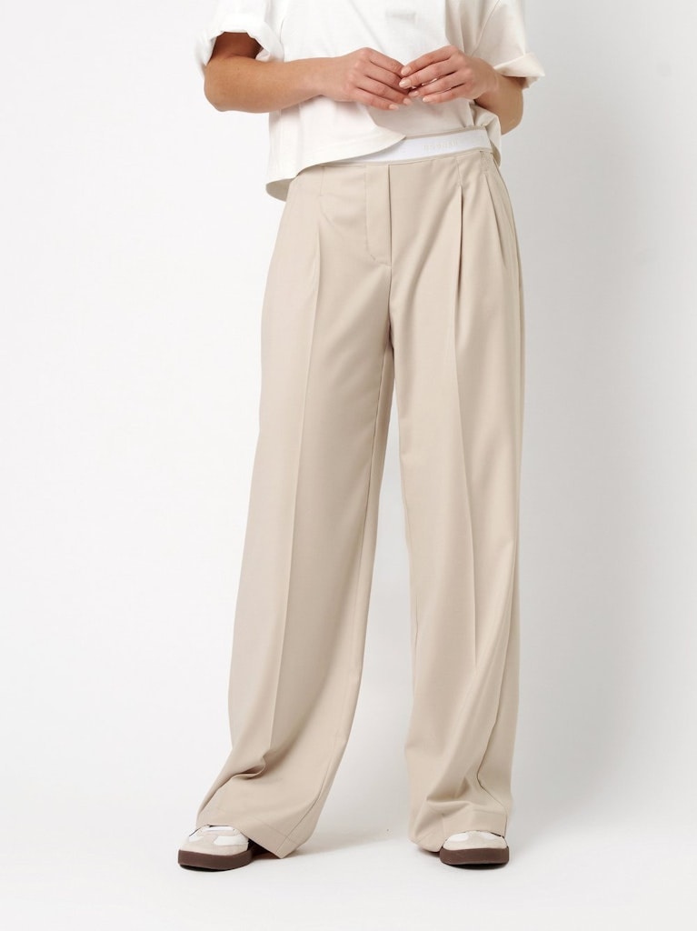 Mara Wide Pleat Easy