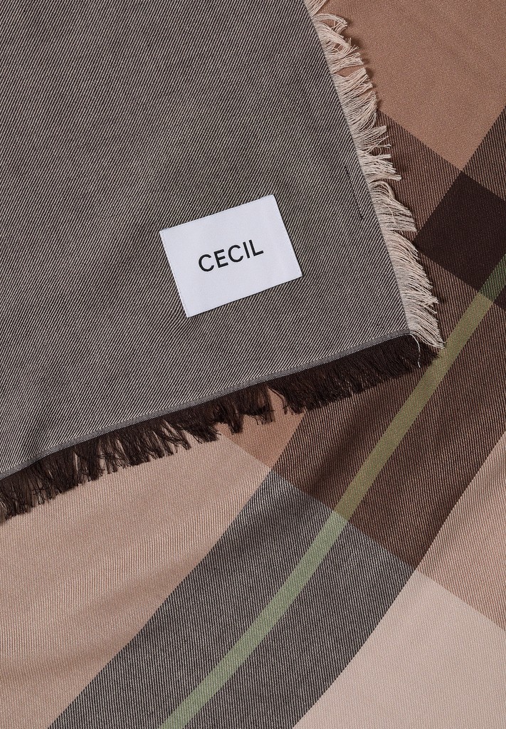 Kariertes Tuch mit feinen Fransen