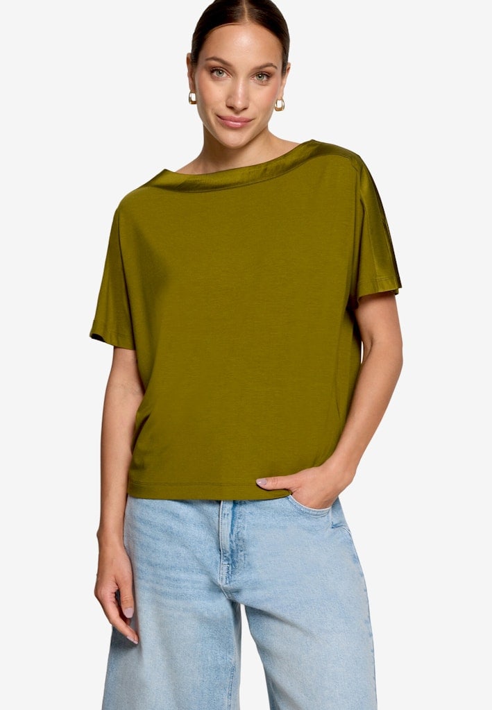 T-Shirt mit U-Boot Ausschnitt