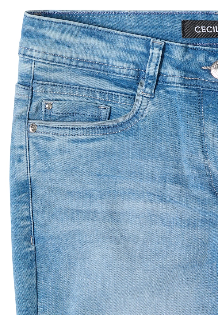 Straight Leg Jeans mit Nietendetails