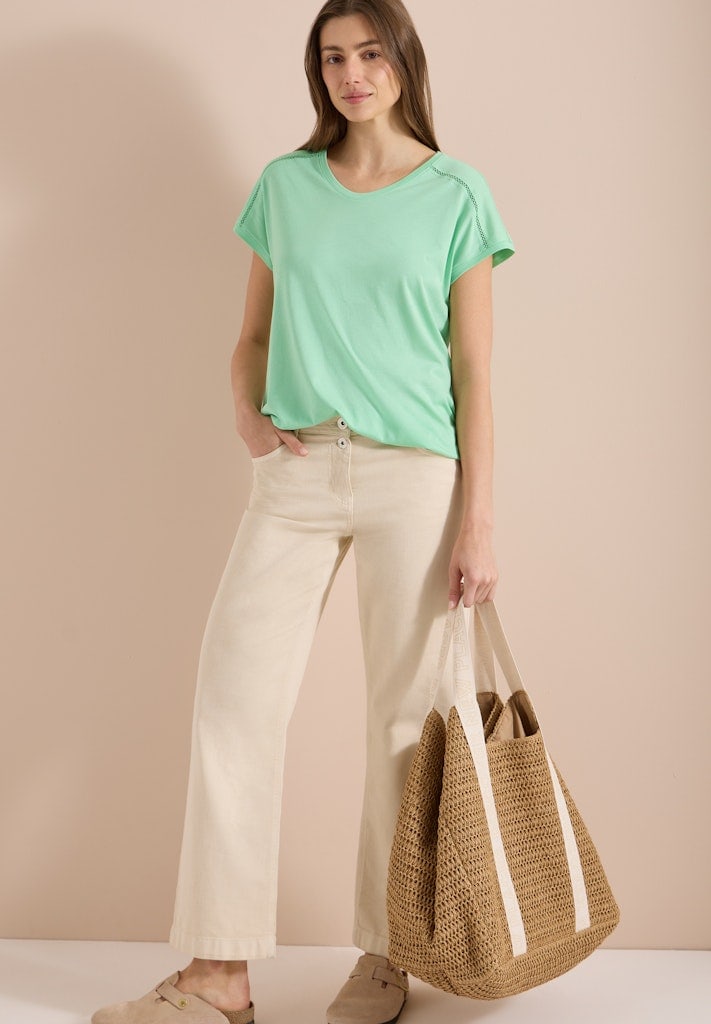 T-Shirt mit V-Neck und Spitzendetail