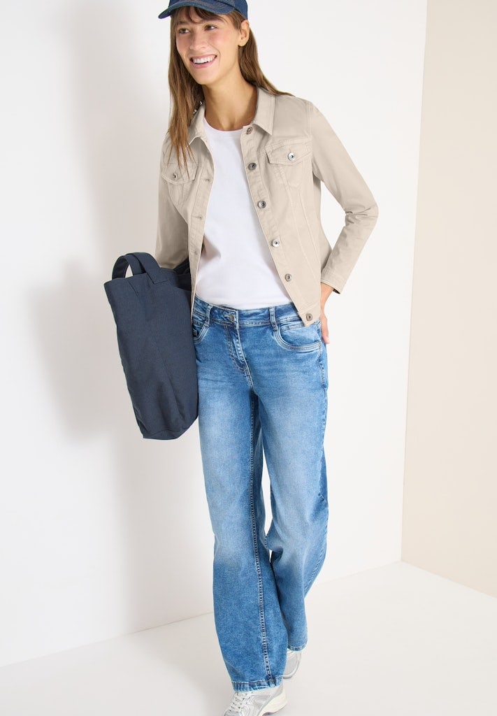 Jeansjacke mit Brusttaschen und Knöpfen