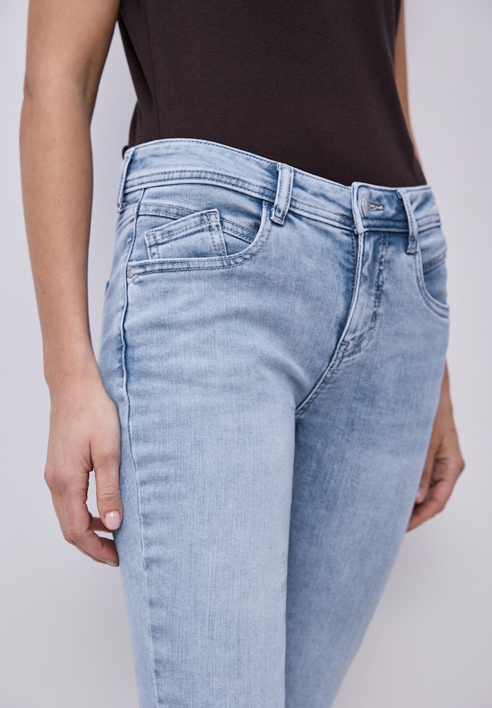 Mid Waist Slim Leg Jeans im Slim Fit