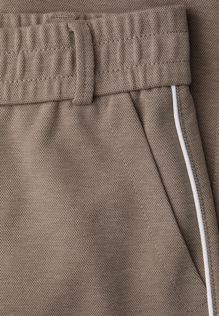 Hose mit Tape-Detail