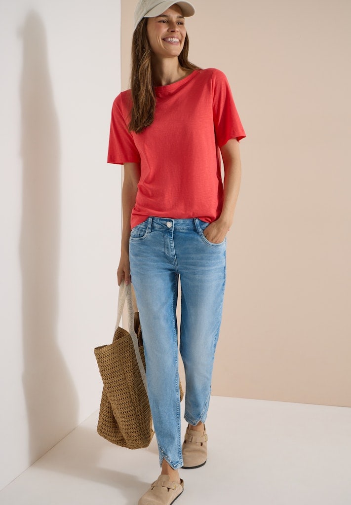 Straight Leg Jeans mit Nietendetails