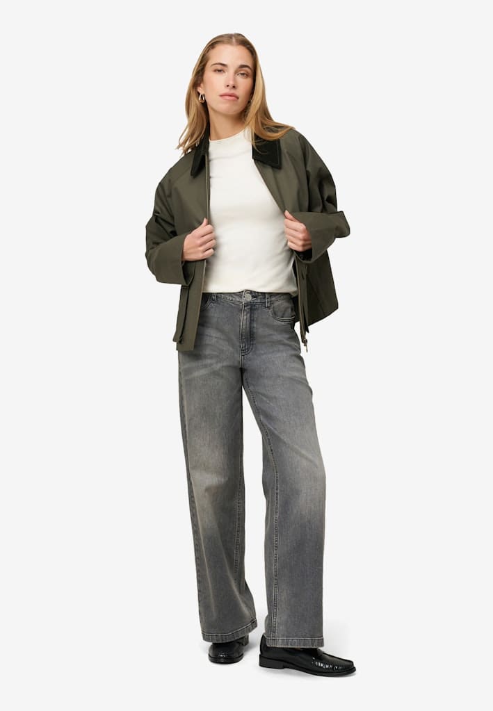 Feinstrickpullover mit hohem Kragen