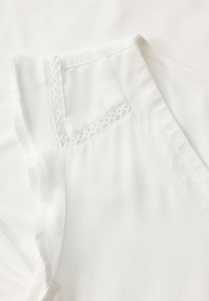 V-Neck Top mit Häkeldetails
