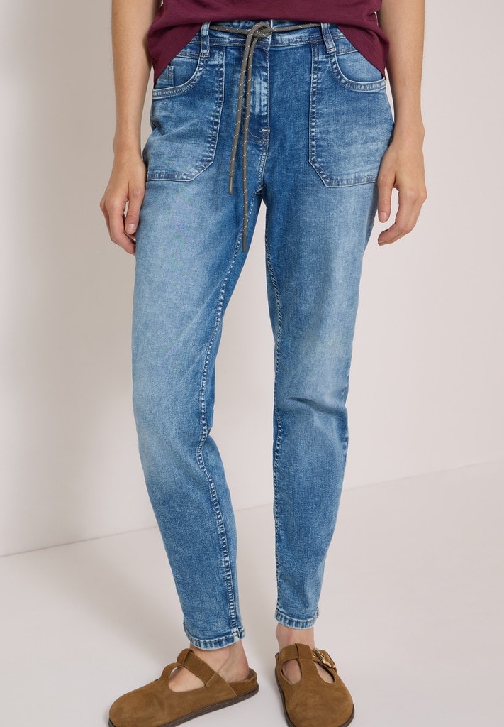 Mid Waist Slim Leg Jeans im Casual Fit