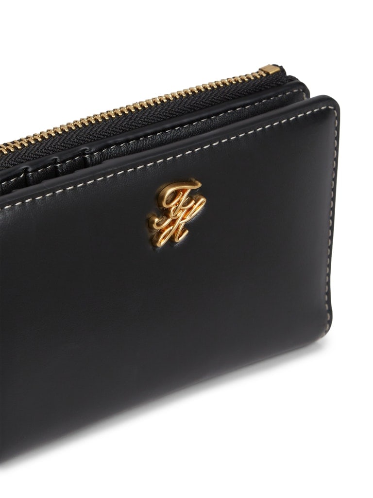 Logo Plaque Leather Bifold Wallet
