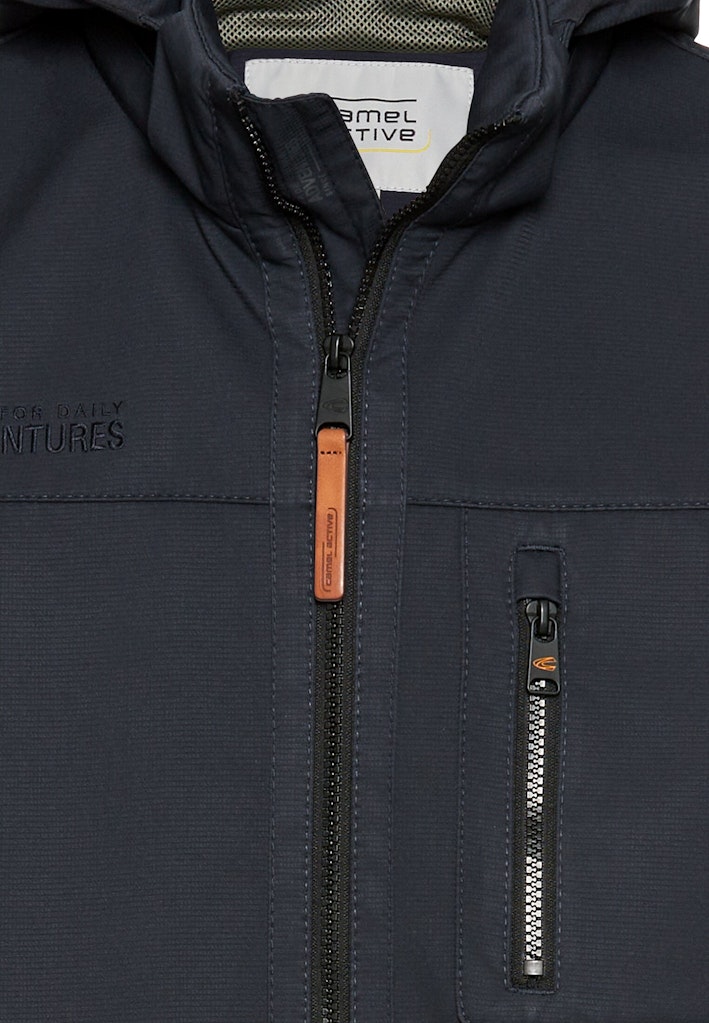 Softshell Jacke mit abnehmbarer Kapuze