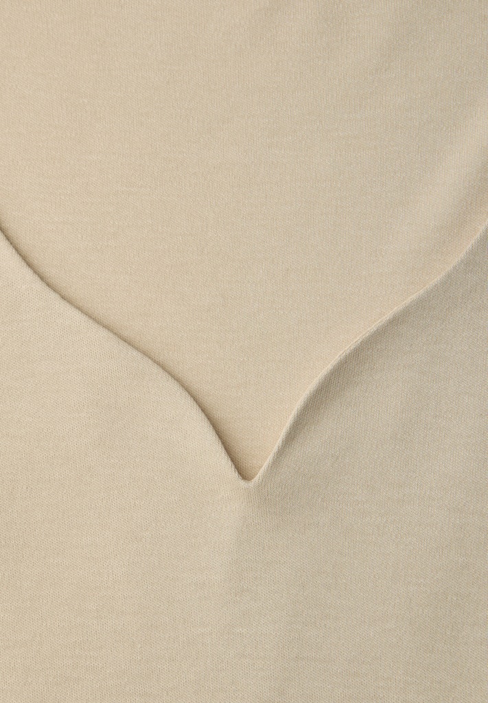Shirt mit Herzausschnitt