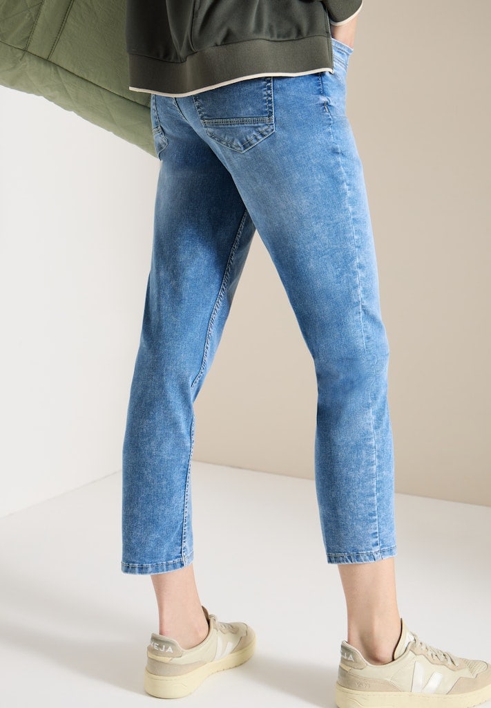 Mid Waist Slim Leg Jeans im Casual Fit