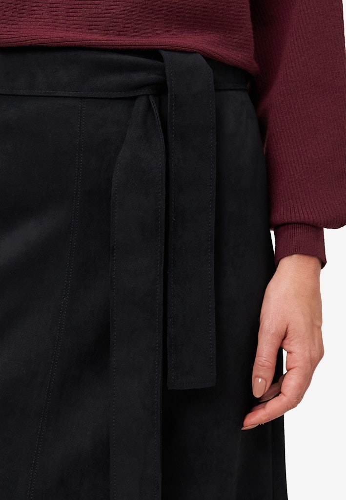 Midirock mit Bindegürtel