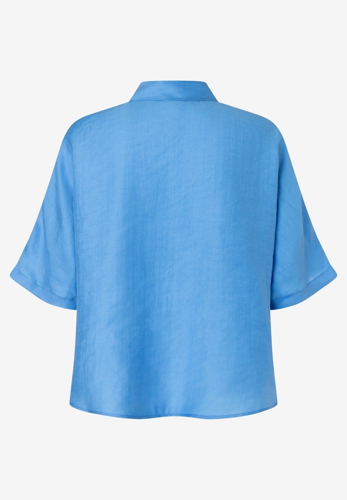 weite Hemdbluse mit Fledermausärmel