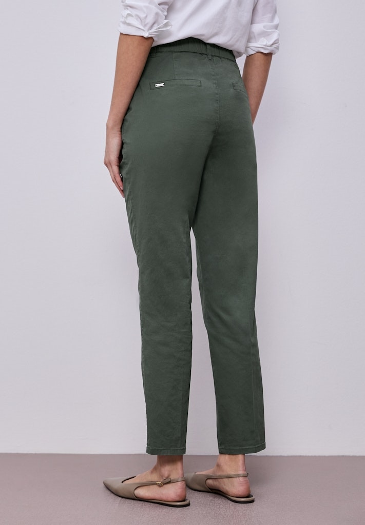 Chino im Casual Fit in softer Qualität