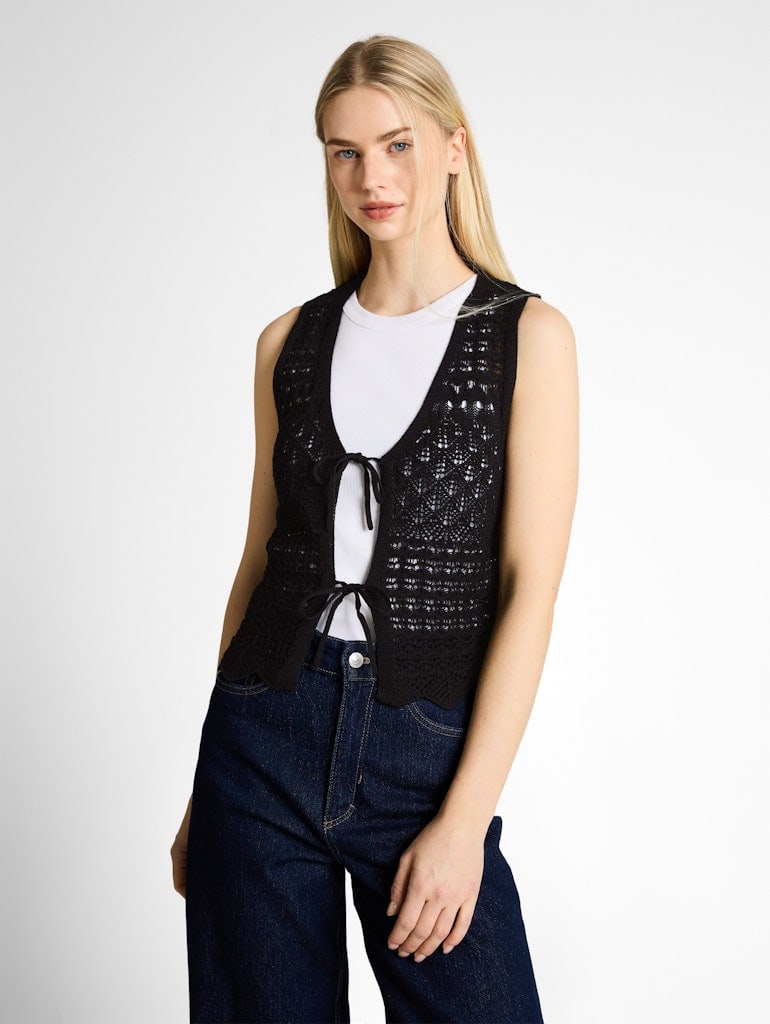 Strickwesten mit Lochmuster