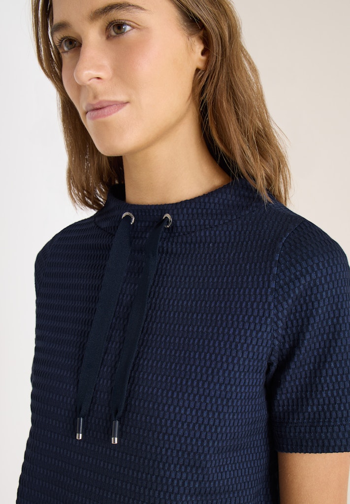 Shirt mit Funnel Neck im Two-Tone-Look